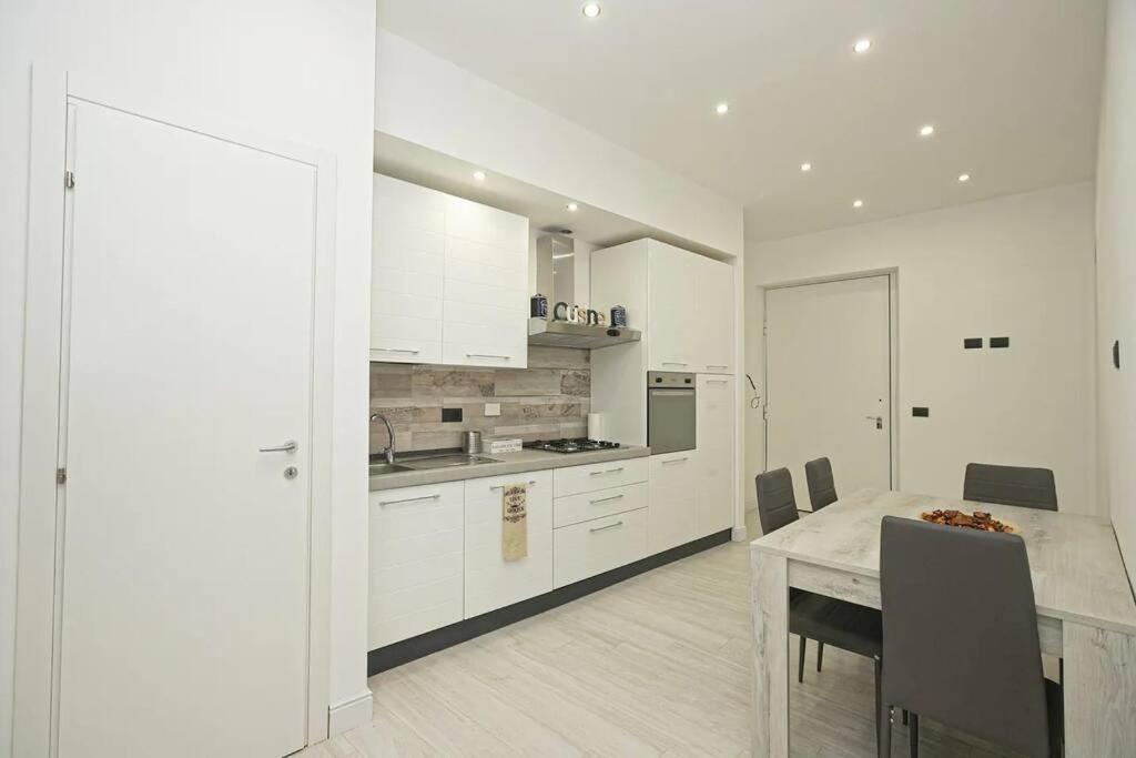 Joivy Stylish 3-bed Flat Near The Aquarium * Gênes