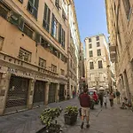 Joivy Stylish 3-Bed Flat Near The Genoa Aquarium